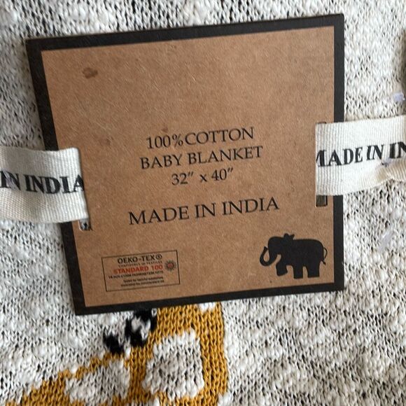 New with tags beige knitted 100% cotton nature giraffe baby blanket 32” x 40” - Picture 3 of 4